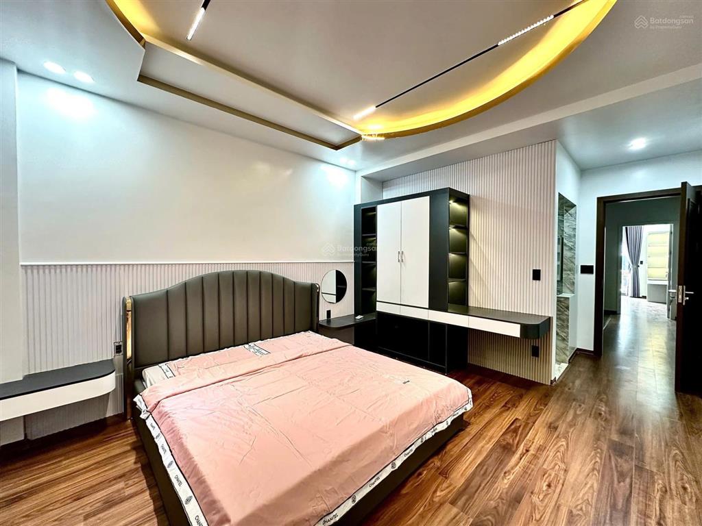 Cực đẹp mặt đường trung lực, nhà 5 tầng thang máy