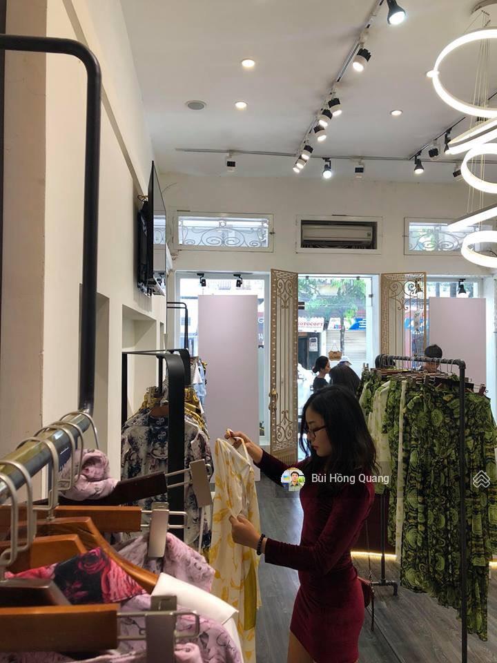 Cho thuê cửa hàng vị trí cực đẹp mặt phố phố huế  hoàn kiếm dt 77m2, mt 4m, thông sàn