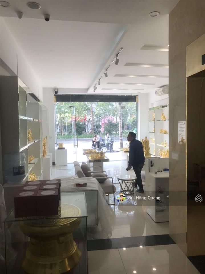 Cho thuê nhà vị trí cực đẹp mặt phố phố huế 168m2x3 tầng, mt6m, thông sàn, riêng biệt