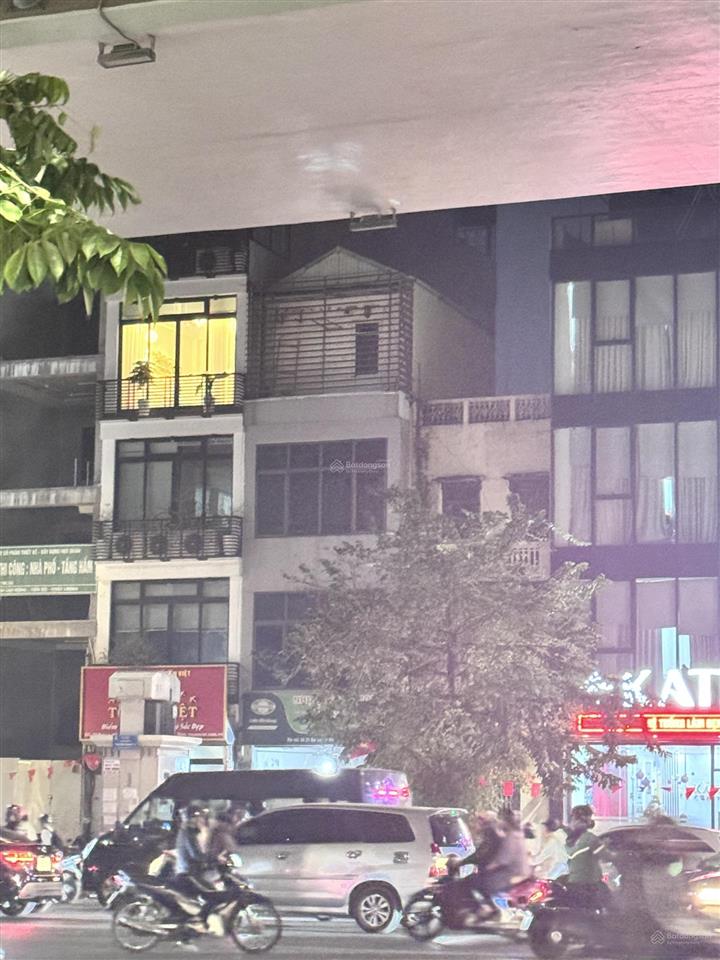 Cần tiền bán gấp nhà mặt phố đại cồ việt 91,1m2 giá 444 triệu/m2. mặt phố vip hiếm nhà bán