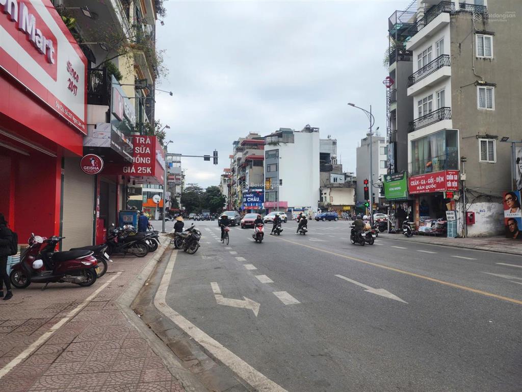 Tôi cần bán nhà 4 tầng ngã tư ngọc lâm  hồng tiến sau 1 nhà ra mặt đường  đường trước nhà sân 3m