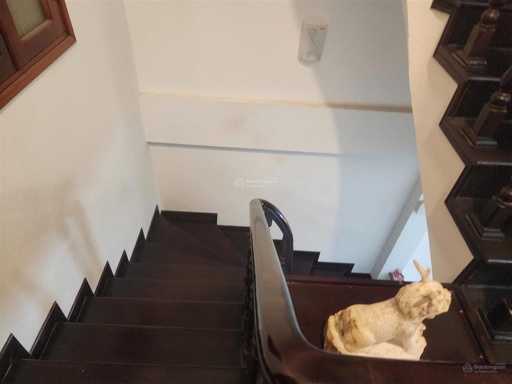 Tôi cần bán nhà 4 tầng ngã tư ngọc lâm  hồng tiến sau 1 nhà ra mặt đường  đường trước nhà sân 3m