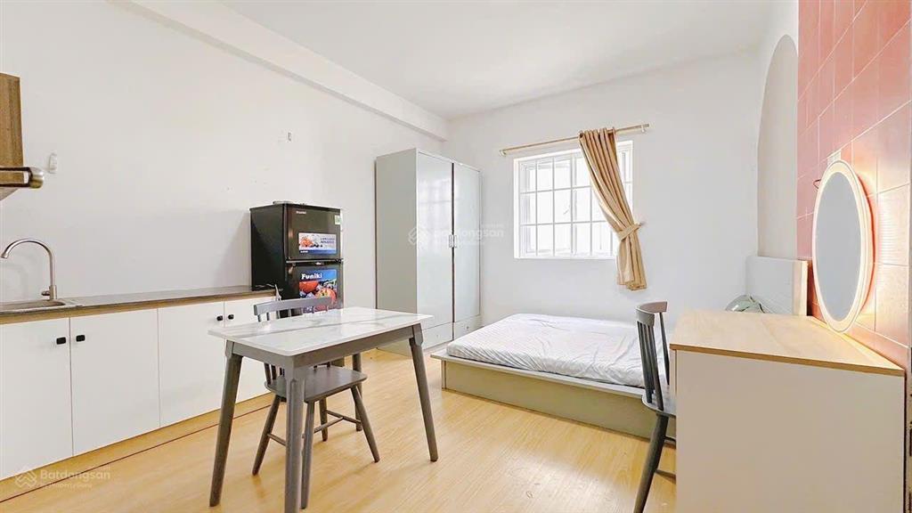 Chdv nhà xe rộng + thang máy , bảo vệ, hệ thống pccc đầy đủ nội thất như hình gần chợ bà chiểu