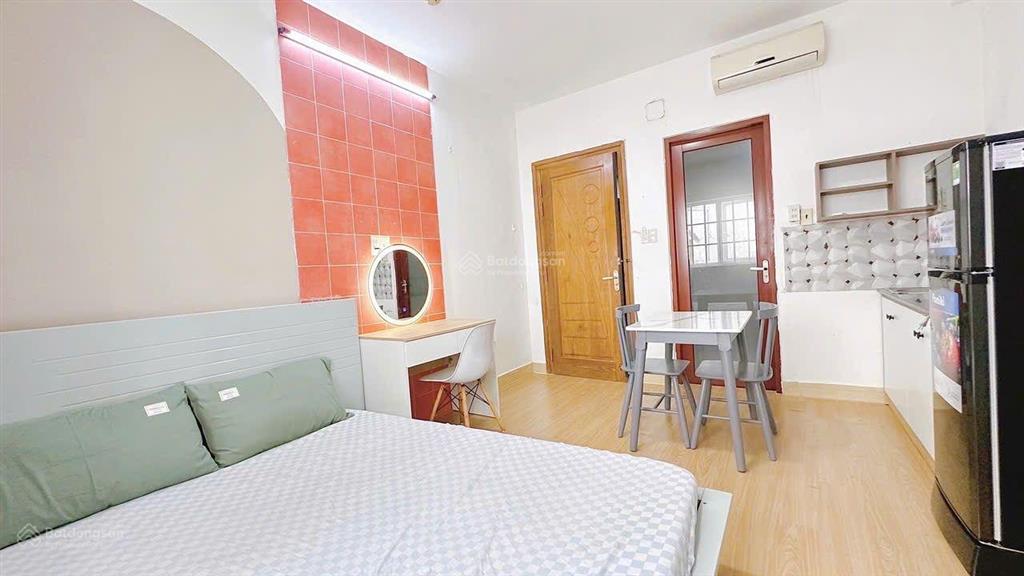 Chdv nhà xe rộng + thang máy , bảo vệ, hệ thống pccc đầy đủ nội thất như hình gần chợ bà chiểu