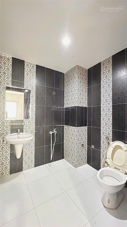 Chdv nhà xe rộng + thang máy , bảo vệ, hệ thống pccc đầy đủ nội thất như hình gần chợ bà chiểu