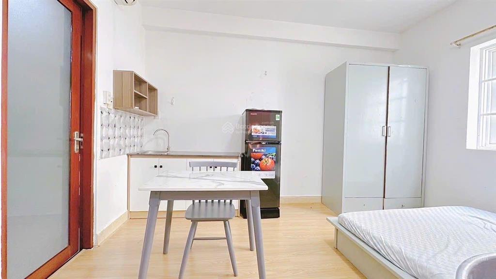 Chdv nhà xe rộng + thang máy , bảo vệ, hệ thống pccc đầy đủ nội thất như hình gần chợ bà chiểu