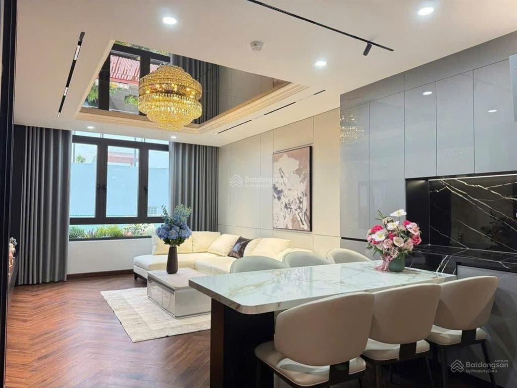 Bán nhà đẹp long lanh trần thái tông  6 tầng thang máy  vị trí hiếm có khó tìm.