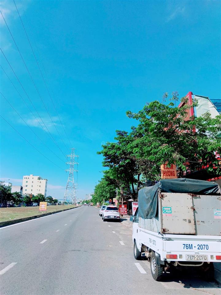 Bán nhà 2,5 tầng 2 lô liền kề 29 tháng 3, dt 206m2 hướng tây bắc, sát đường võ chí công