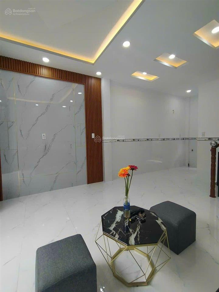 Chủ chuyển công tác bán nhà phố 2 tầng bến vân đồn, q4 39,2m2/ 2pn ở hoặc cho thuê tốt