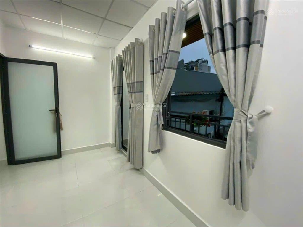 Chủ chuyển công tác bán nhà phố 2 tầng bến vân đồn, q4 39,2m2/ 2pn ở hoặc cho thuê tốt