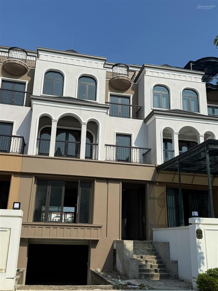 Bt 2 mặt tiền view công viên ciputra  4 tầng 1 hầm vỉa hè 5m hướng nam giá trực tiếp cđt