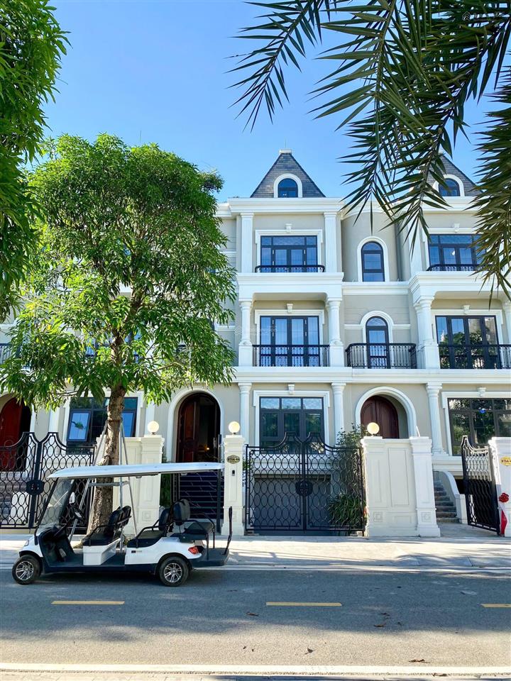 Bt 2 mặt tiền view công viên ciputra  4 tầng 1 hầm vỉa hè 5m hướng nam giá trực tiếp cđt