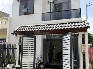 Nhà mới phun nội thất dọn vào ngay vị trí trung tâm xã thuận tiện di chuyển