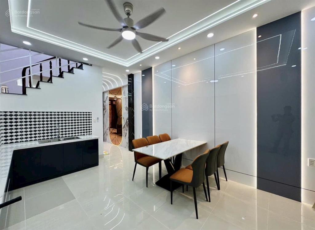 Coi chừng gọi trễ không còn nhà lãnh binh thăng, quận 11, 52m2 có sân để xe trước nhà