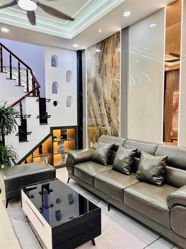 Coi chừng gọi trễ không còn nhà lãnh binh thăng, quận 11, 52m2 có sân để xe trước nhà