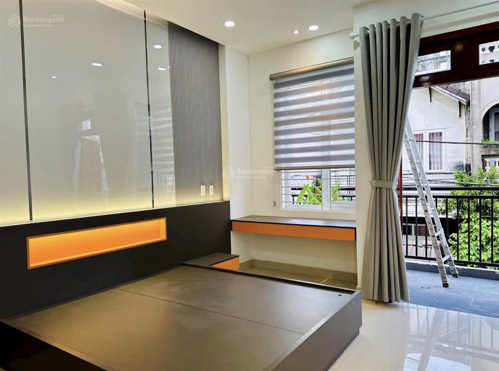 Coi chừng gọi trễ không còn nhà lãnh binh thăng, quận 11, 52m2 có sân để xe trước nhà