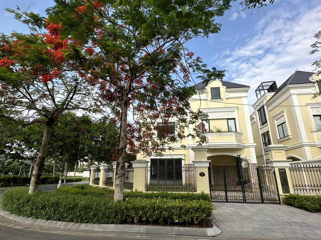 Chính chủ tôi bán lô góc mặt chung cư 142m2 xây gần full 35 tỷ, đường rộng(có hầm âm cực chất)vvip