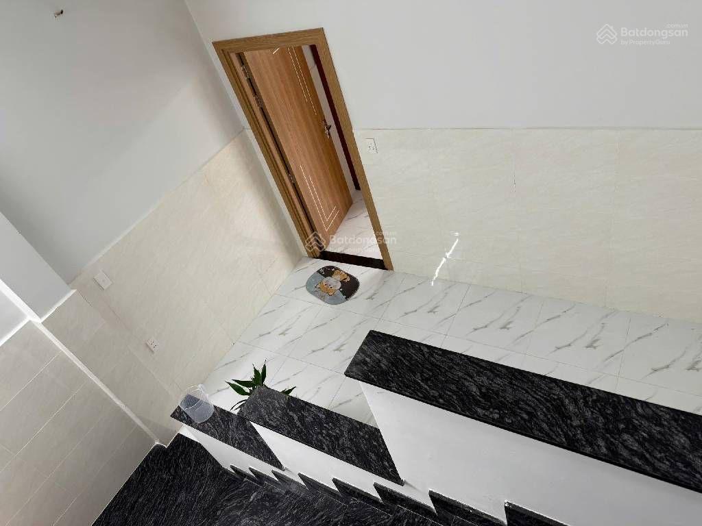 Bán nhà, lê văn việt, 70m2, 3 tầng, 6.2 tỷ.