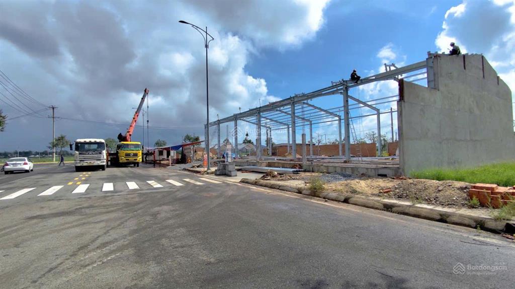 Lô đất đối diện công viên khu dịch vụ hỗn hợp vsip quảng ngãi ,diện tích 154m2 giá chỉ 8,2 triệu/m2