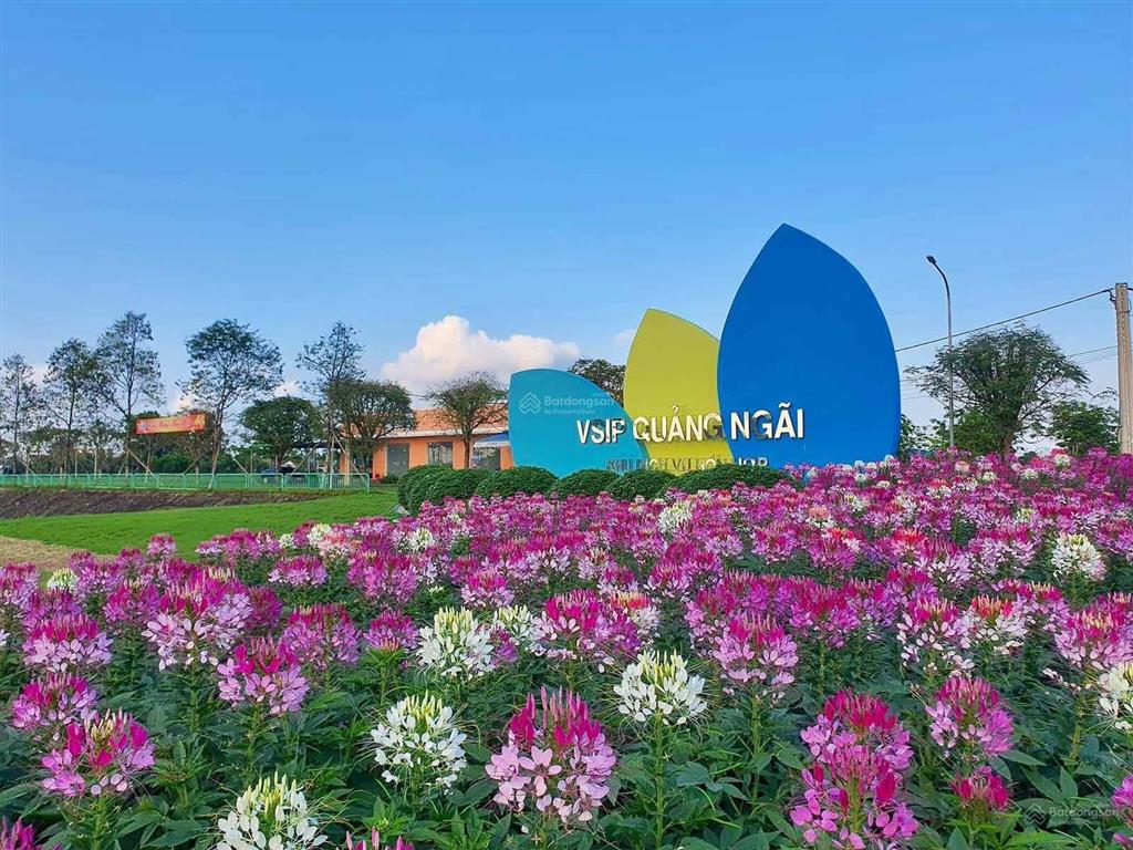Lô đất đối diện công viên khu dịch vụ hỗn hợp vsip quảng ngãi ,diện tích 154m2 giá chỉ 8,2 triệu/m2