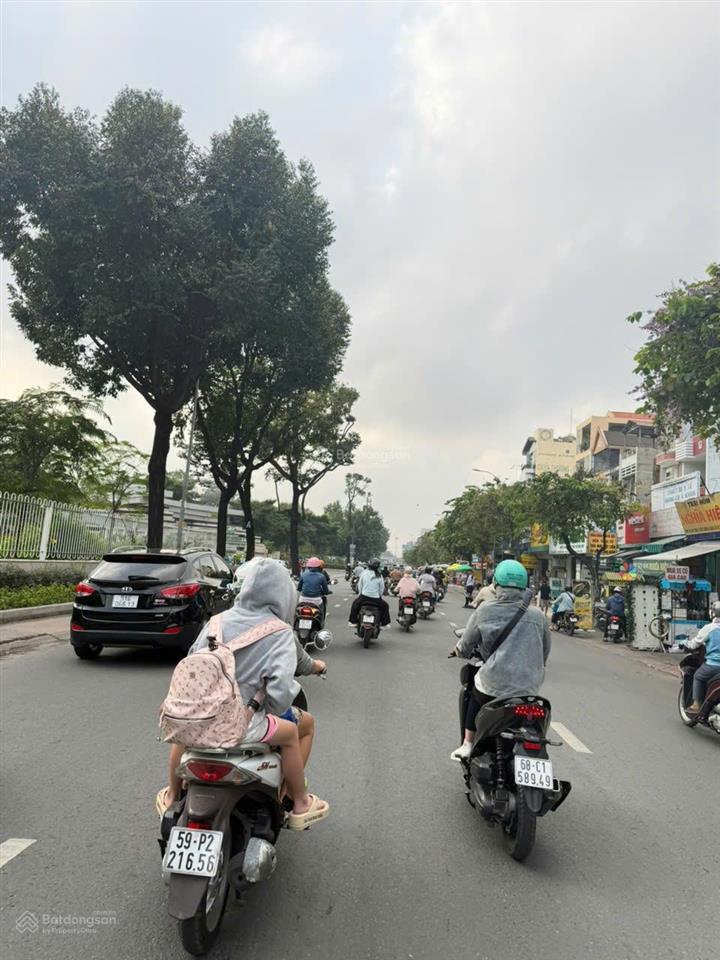 Bán mặt tiền đường 12m dương quản hàm .p6.gò vấp (9,2mx45) khu vực xây 7 lầu. cấp 4 giá 52 tỷ tl
