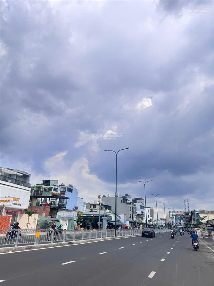 Bán mặt tiền đường 12m dương quản hàm .p6.gò vấp (9,2mx45) khu vực xây 7 lầu. cấp 4 giá 52 tỷ tl