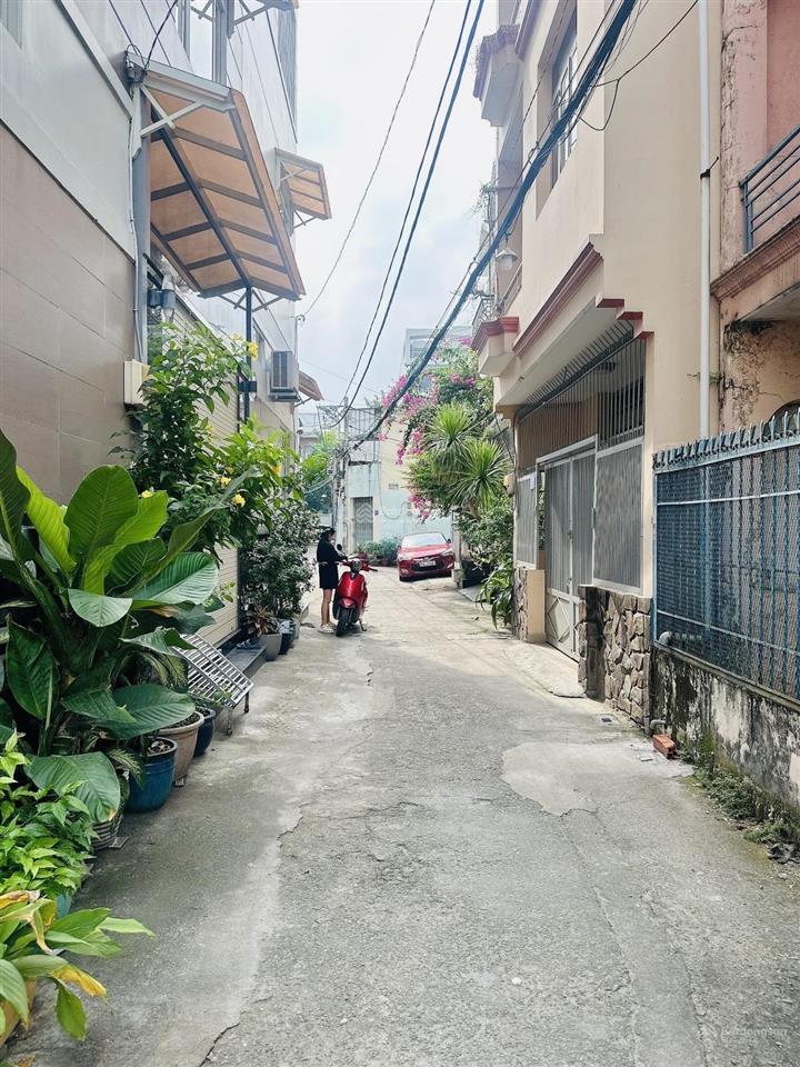 Gấp! bán nhà đẹp hẻm ô tô thông3 tầng55m2ngang 5.5m gần aeon mall tân phú chỉ nhỉnh 6 tỷ