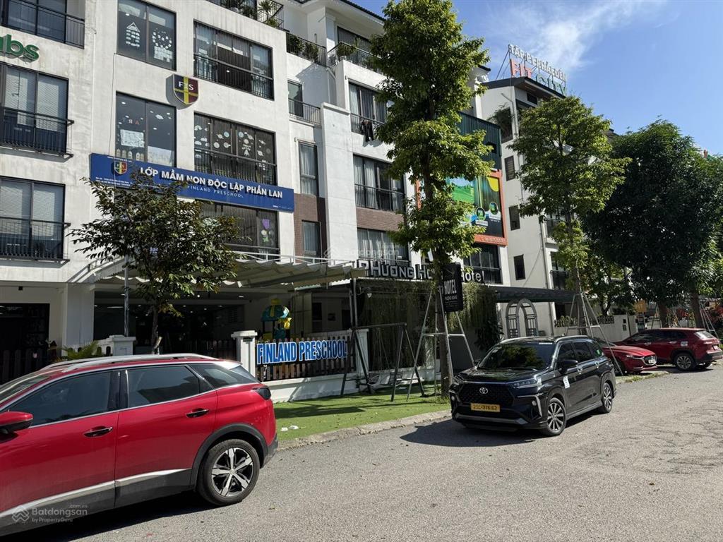 Bán biệt thự hoàng thành villas, mộ lao. 150m2, 7 tầng thang máy. kd văn phòng, ở đẳng cấp.