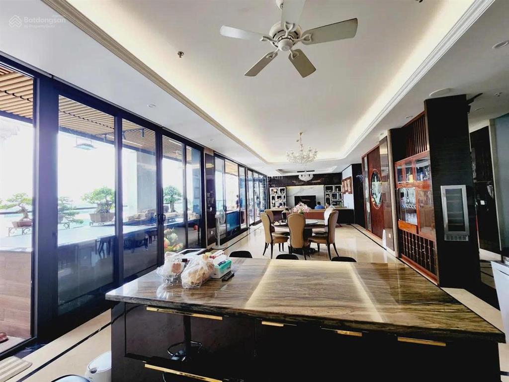 Bán penthouse 2 tầng mặt phố láng hạ 360m2, 5pn + 4wc, vip nhất tòa nhà view hồ hoàng cầu