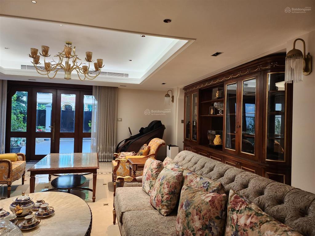 Bán biệt thự mặt phố nguyễn gia thiều 255m2, mặt tiền 8,5m. kiến trúc kiểu pháp rất đẳng cấp