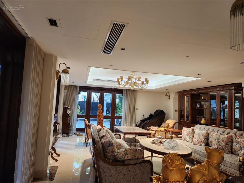 Bán biệt thự mặt phố nguyễn gia thiều 255m2, mặt tiền 8,5m. kiến trúc kiểu pháp rất đẳng cấp