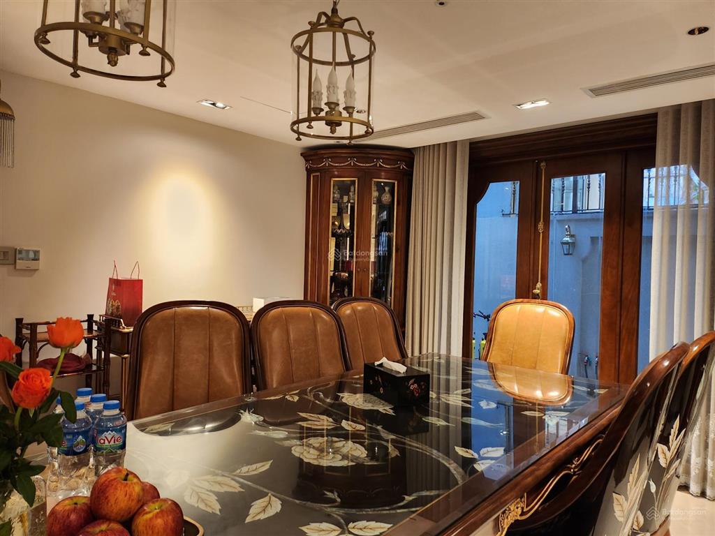 Bán biệt thự mặt phố nguyễn gia thiều 255m2, mặt tiền 8,5m. kiến trúc kiểu pháp rất đẳng cấp