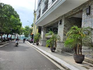 Bán nhà mặt hồ tây phố từ hoa, lô góc 225m2, 8 tầng, mt 10 m. vuông đẹp nhất phố từ hoa