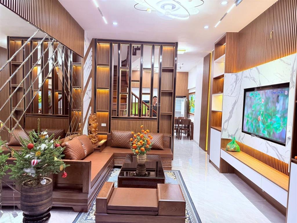 Nhà đẹp xuân thuỷ  cầu giấy 30m5t 3pn đủ công năng  full nt khách mua về ở ngay