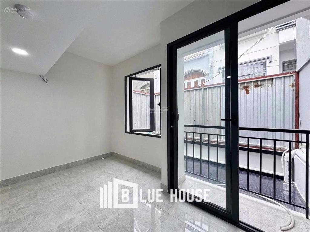 1 trệt 1 lầu full nội thất  bancol  gần đại học văn hiến  ở liền