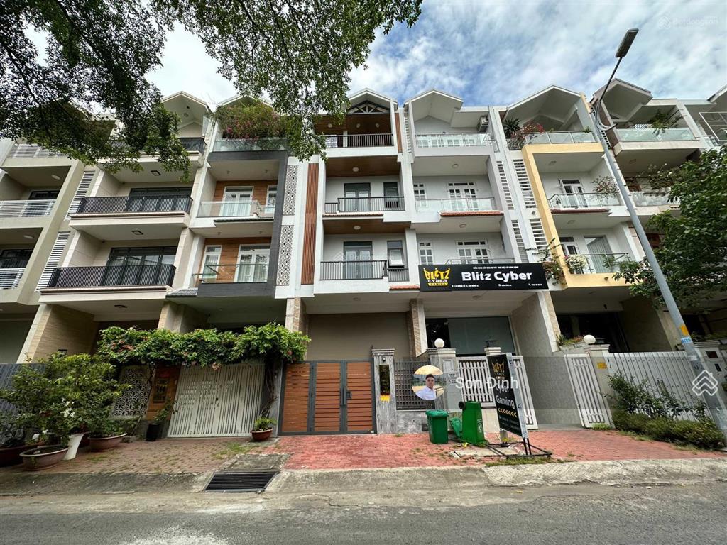 Cho thuê nhà nguyên căn 5x20m kdc him lam quận 7  có thang máy giá 42tr/tháng  0901 424 ***