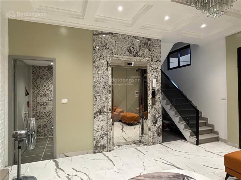 Bán nhà phố lò đúc, lô góc , ô tô vào nhà ,40 m vuông, chỉ nhỉnh 13 tỷ.