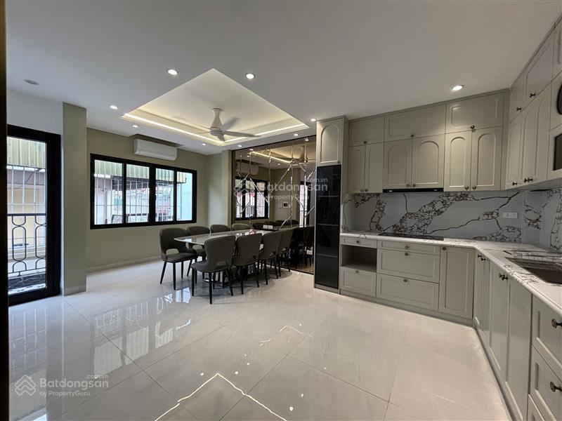 Bán nhà phố lò đúc, lô góc , ô tô vào nhà ,40 m vuông, chỉ nhỉnh 13 tỷ.