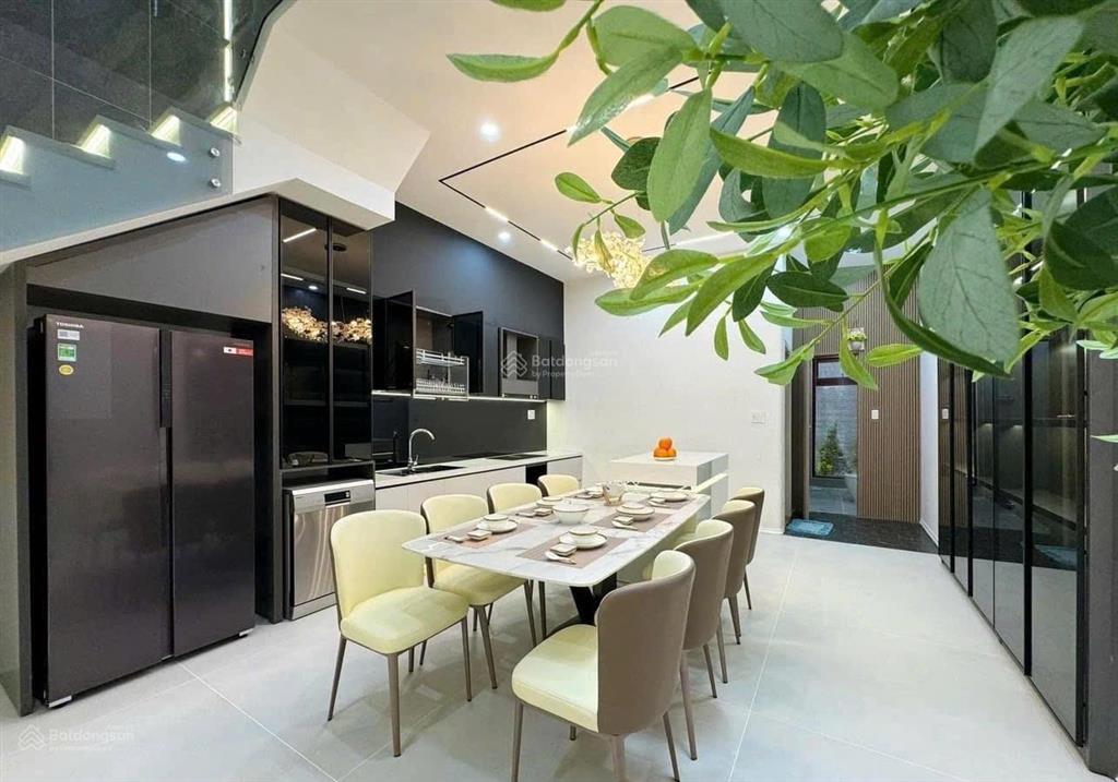 Nhà 3 tầng hẻm ô tô cách phạm văn đồng 150m diện tích 75m2 dòng tiền 18tr/tháng