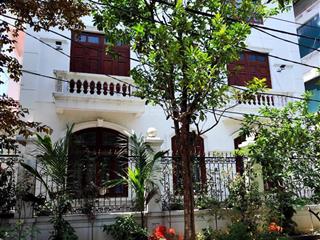 Bán căn biệt thự sân vườn hoàn sơn tiên du bắc ninh 230m2 mặt tiền 20m 4 tầng 6 phòng ngủ ôtô trán