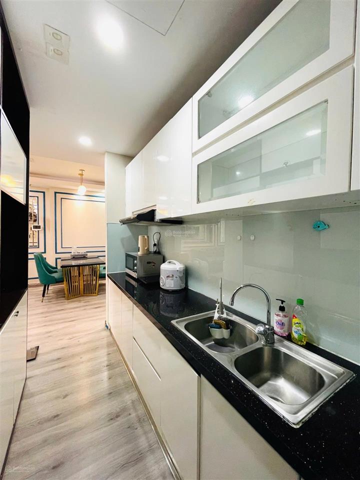 Cho thuê căn hộ sky center, 20 triệu, 97m2, 3pn, 2wc, đầy đủ nội thất tại phổ quang, tân bình