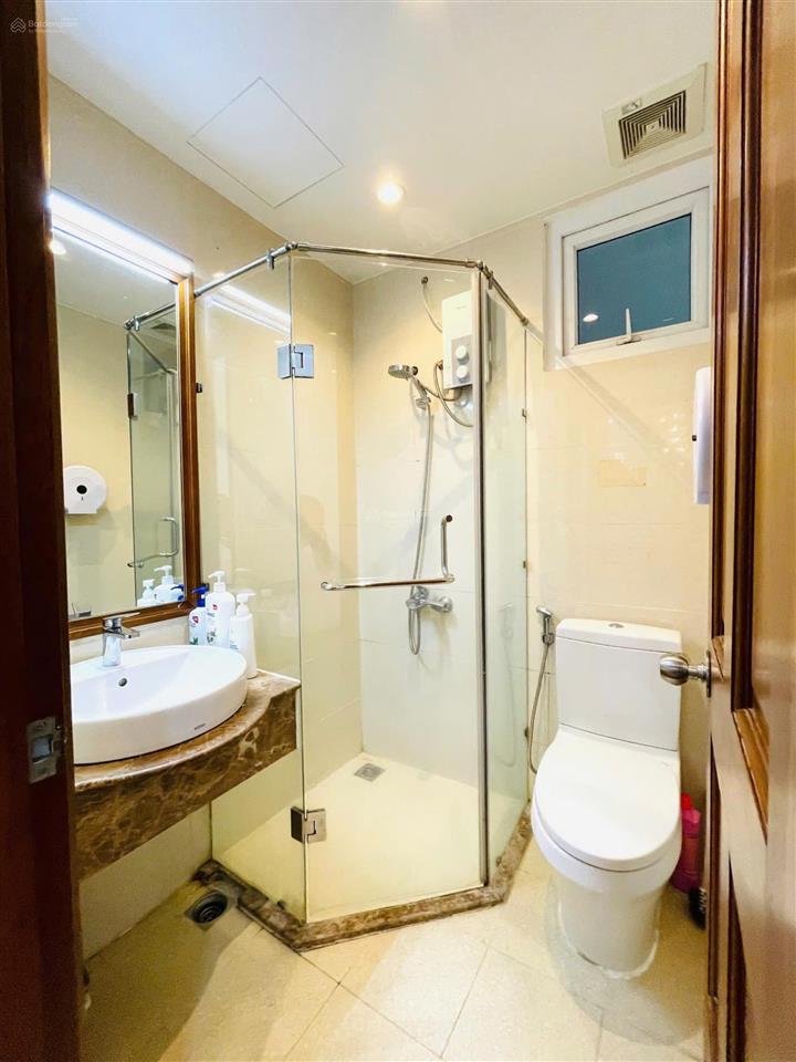 Cho thuê căn hộ sky center, 20 triệu, 97m2, 3pn, 2wc, đầy đủ nội thất tại phổ quang, tân bình