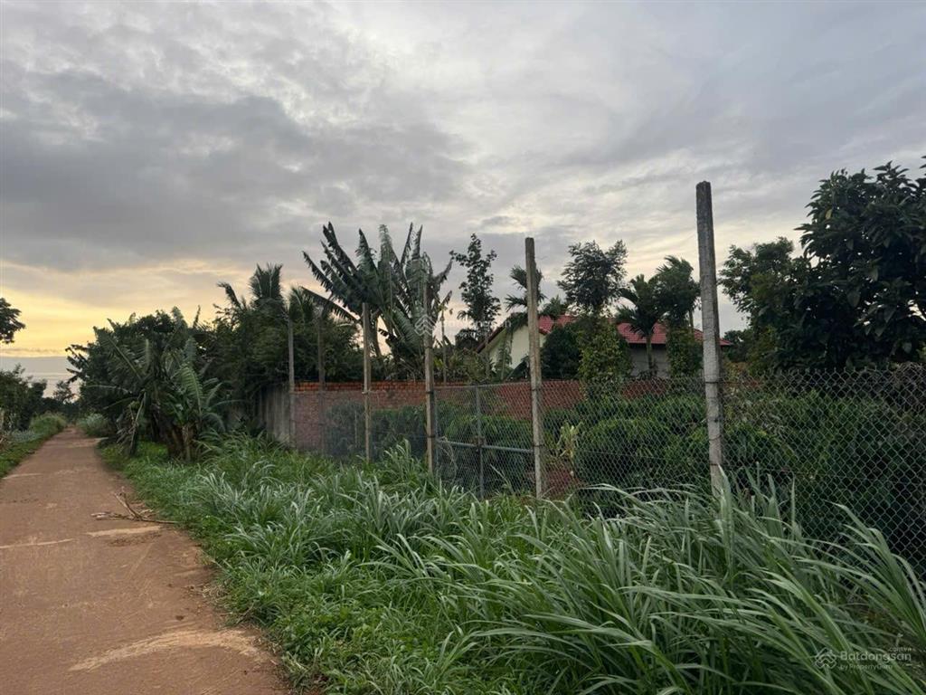 Bán đát làm nhà vườn ea kao khu dân cư hiện hữu sđt 0916 767 ***