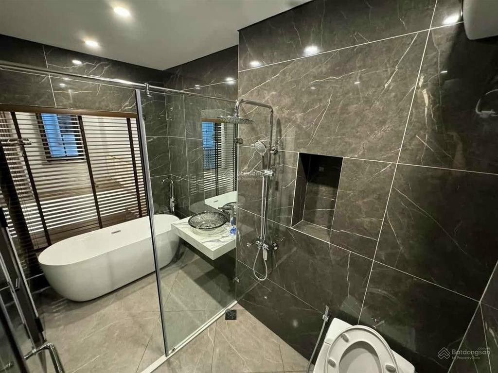 Chính chủ gửi bán. nhà 60m2 có gác lửng đẹp như hình. nhà full nội thất. 5tỉ có thương lượng