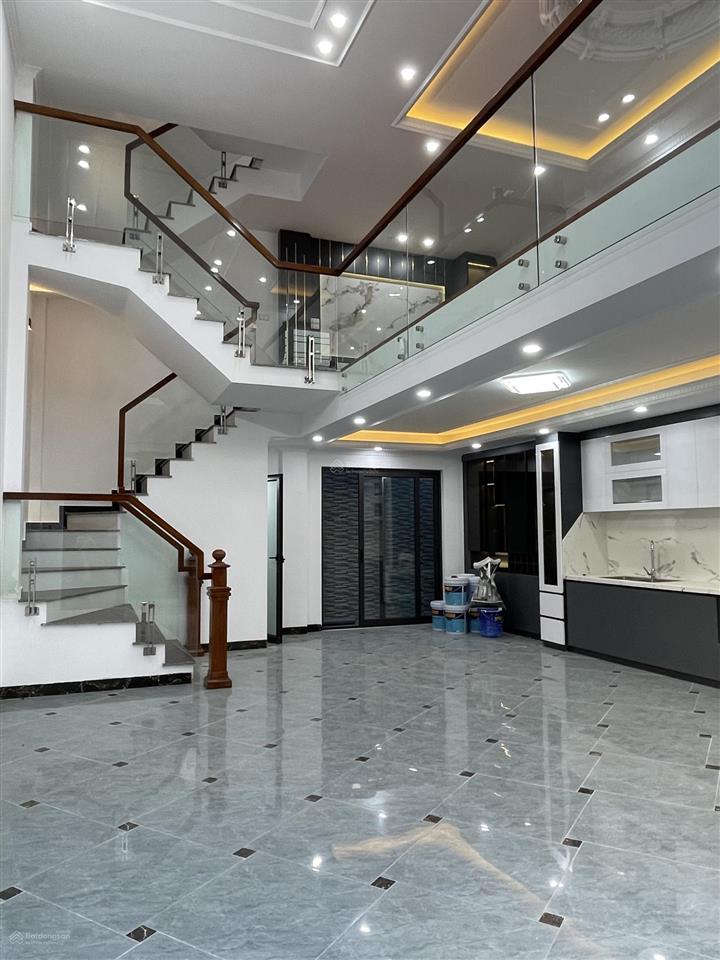 Chính chủ gửi bán. nhà 60m2 có gác lửng đẹp như hình. nhà full nội thất. 5tỉ có thương lượng