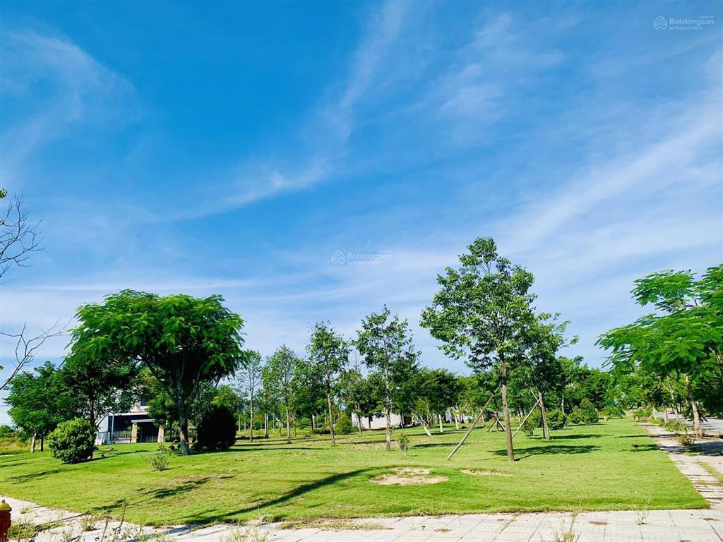 Đất nền khu dịch vụ hỗn hợp vsip quảng ngãi  đối diện công viên  ngang 7m