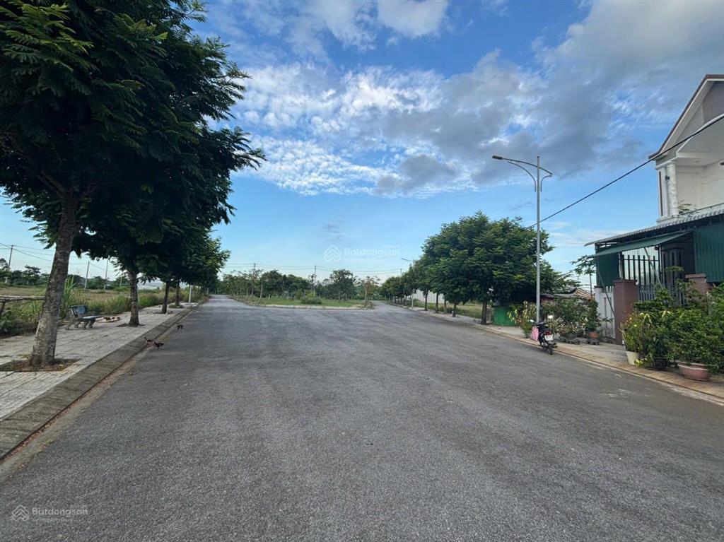 Đất nền khu dịch vụ hỗn hợp vsip quảng ngãi  đối diện công viên  ngang 7m