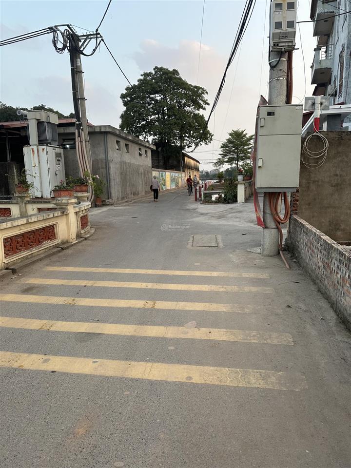 Nhà mới. đại cát  từ liêm  lô góc  sáng thoáng  gần nhà  nội thất đầy đủ. dt 33 m2  5 tầng