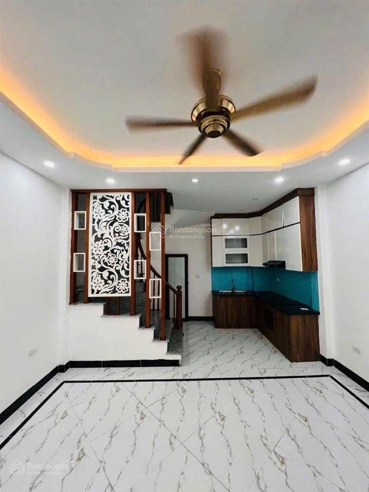 Nhà mới. đại cát  từ liêm  lô góc  sáng thoáng  gần nhà  nội thất đầy đủ. dt 33 m2  5 tầng