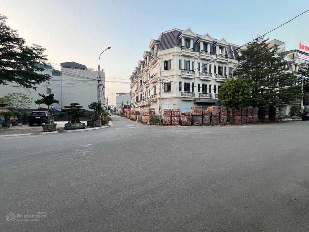 Nhà mới. đại cát  từ liêm  lô góc  sáng thoáng  gần nhà  nội thất đầy đủ. dt 33 m2  5 tầng